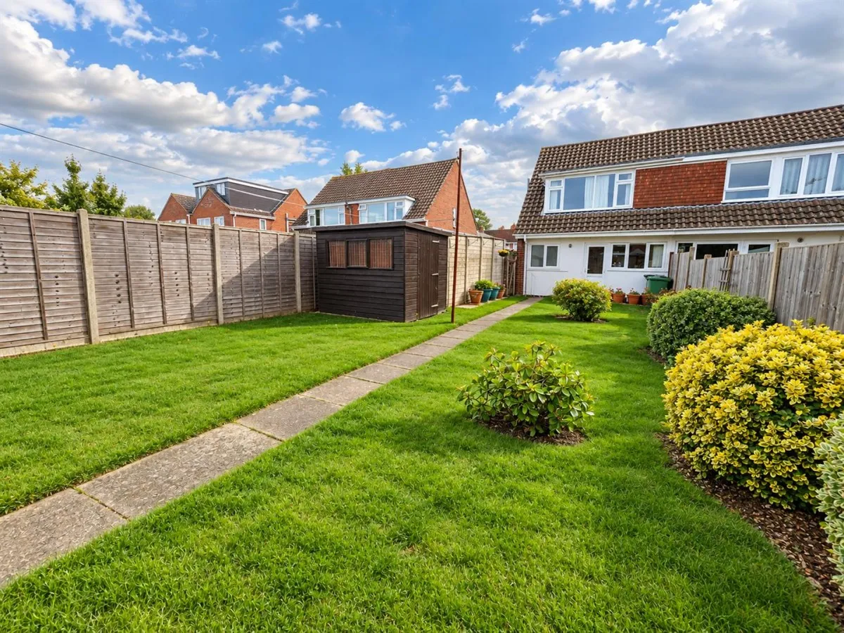 Barnacre Drive, Hucclecote, GL3, photo 11