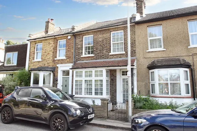 2 bed property for sale — Sunset Avenue, Woodford Green, IG8