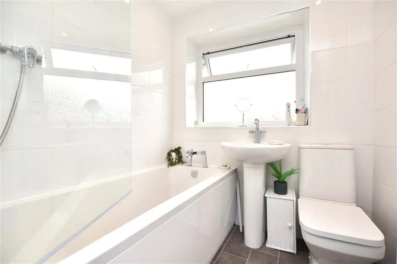 Elizabeth Grove, Morley, LS27, photo 8