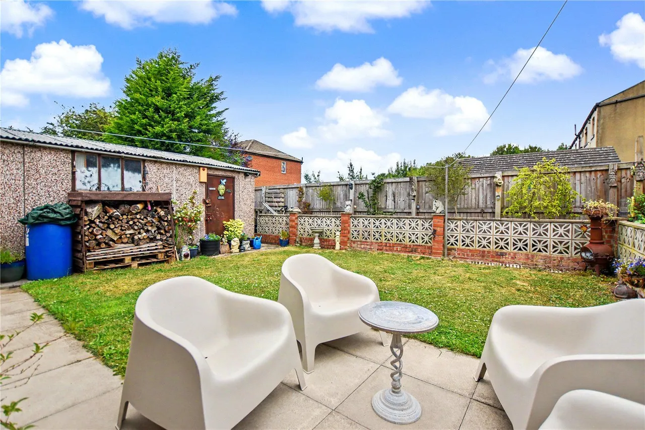 Elizabeth Grove, Morley, LS27, photo 15