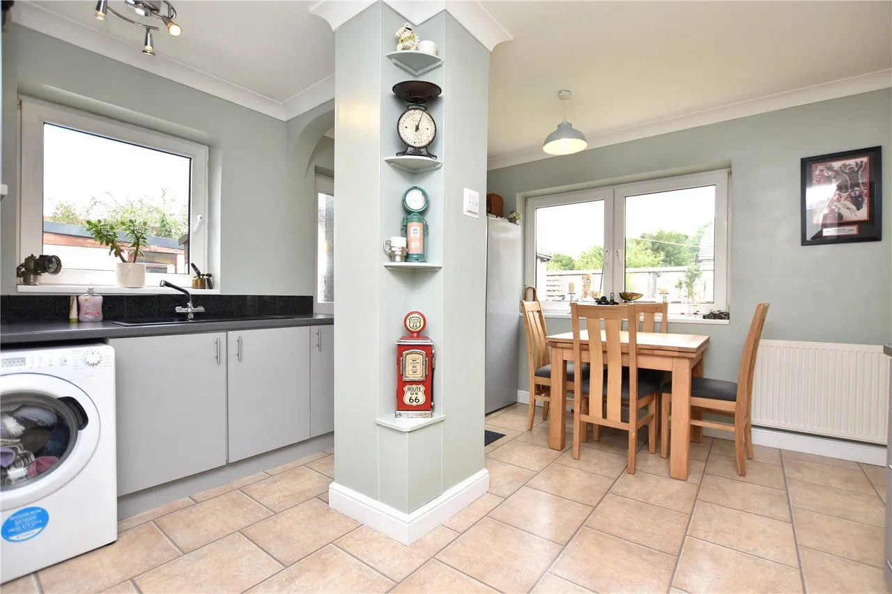 Elizabeth Grove, Morley, LS27, photo 14