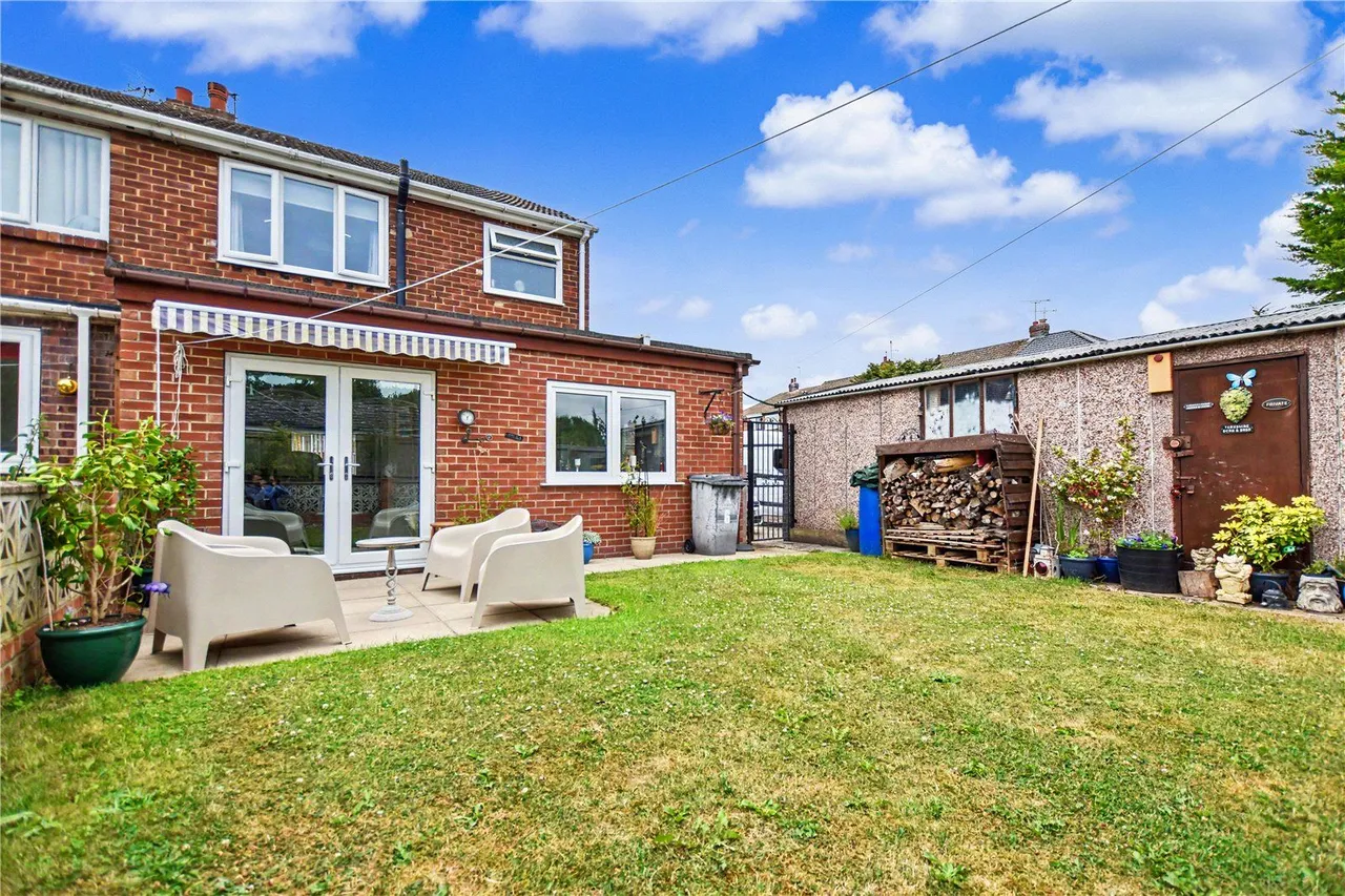 Elizabeth Grove, Morley, LS27, photo 10