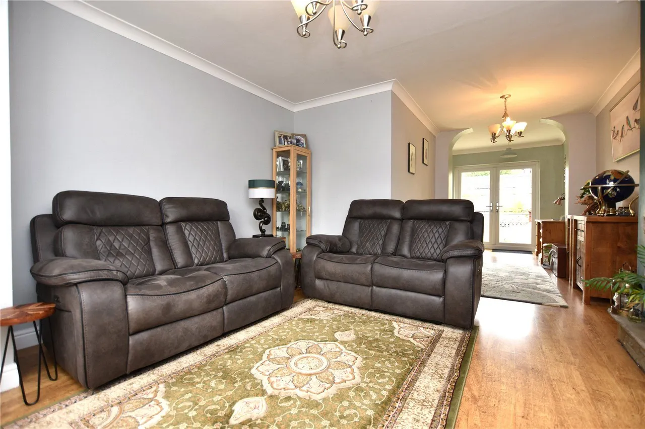 Elizabeth Grove, Morley, LS27, photo 3