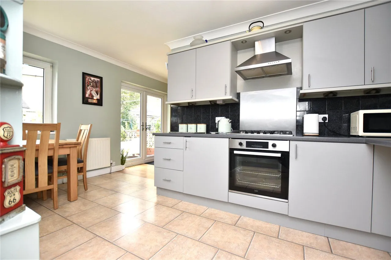 Elizabeth Grove, Morley, LS27, photo 13