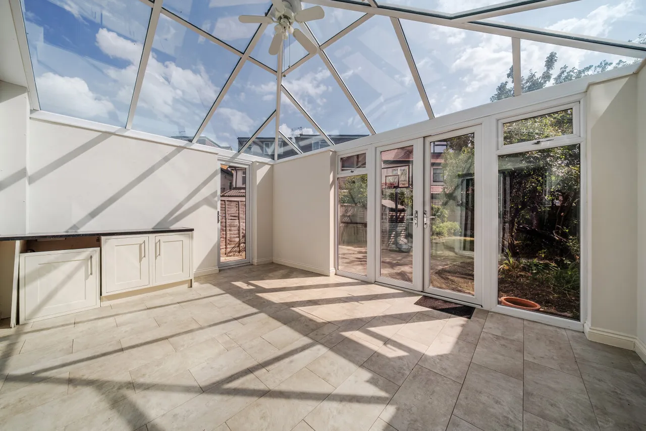 Somerset Avenue, Raynes Park, London, SW20, photo 3