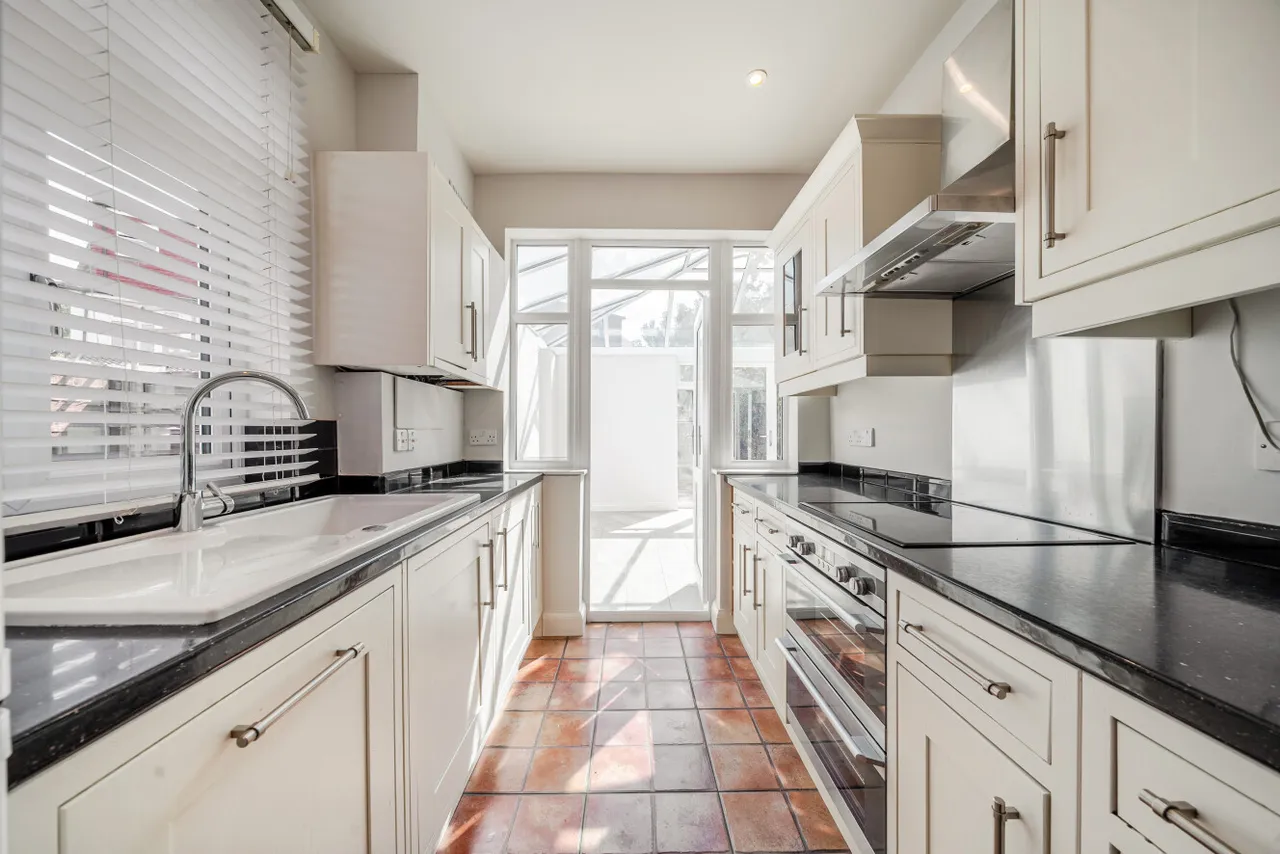 Somerset Avenue, Raynes Park, London, SW20, photo 12