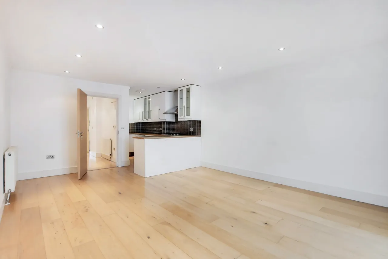 Flat 3, 154 Holloway Road, London, photo 4