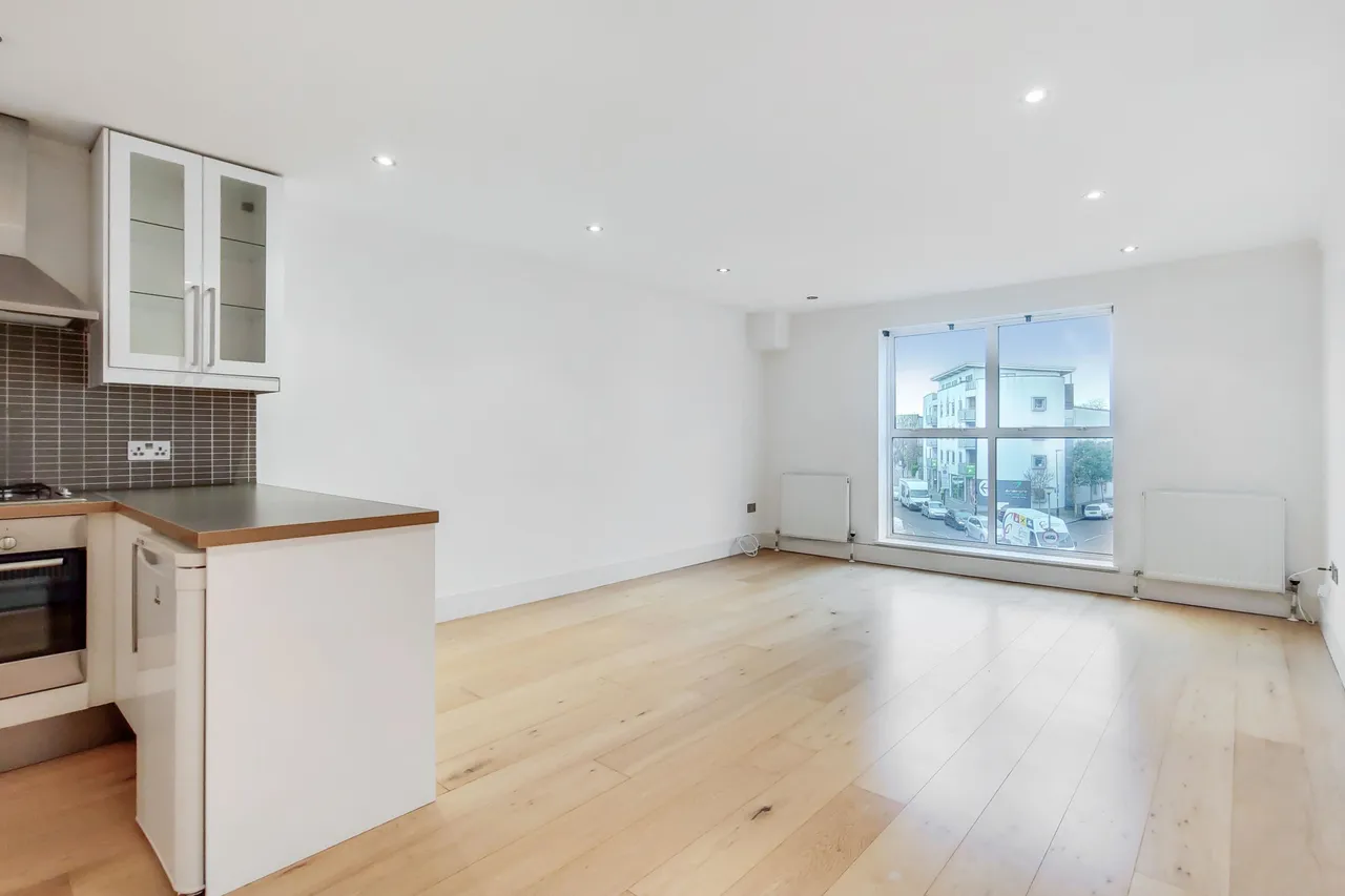 Flat 3, 154 Holloway Road, London, photo 2