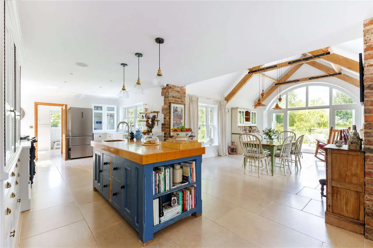 Dauntsey, Nr Malmesbury, Wiltshire, SN15 4HW, photo 8