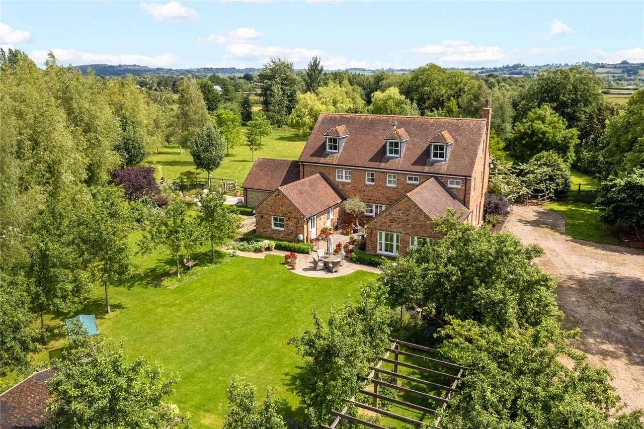 Dauntsey, Nr Malmesbury, Wiltshire, SN15 4HW, photo 12