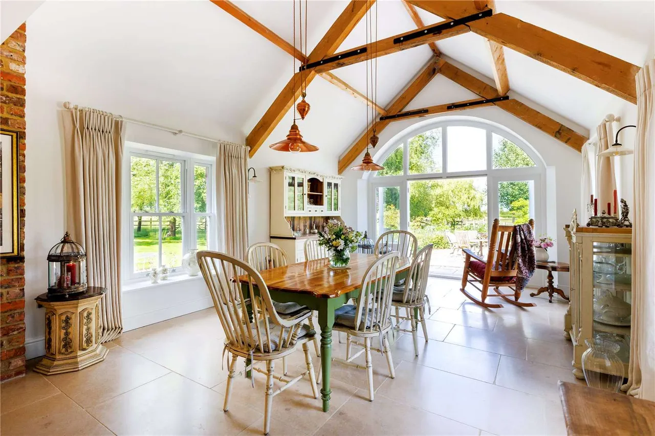 Dauntsey, Nr Malmesbury, Wiltshire, SN15 4HW, photo 6