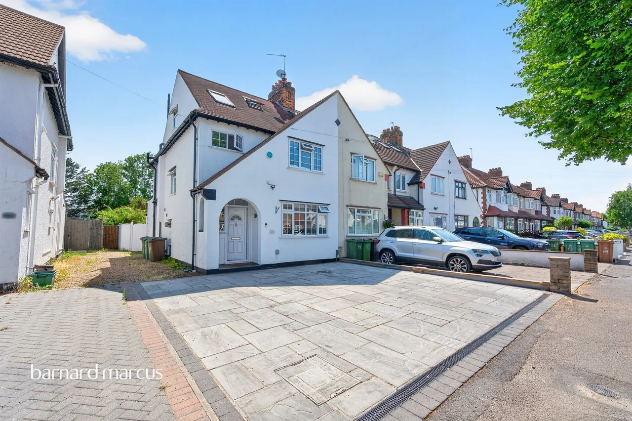 4 bed house for sale — Caldbeck Avenue, Worcester Park