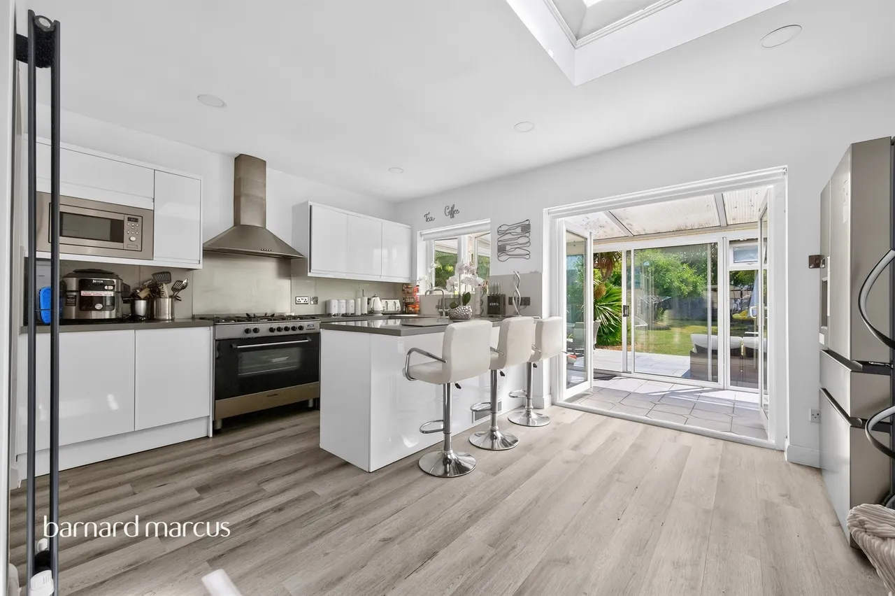 Caldbeck Avenue, Worcester Park, photo 2