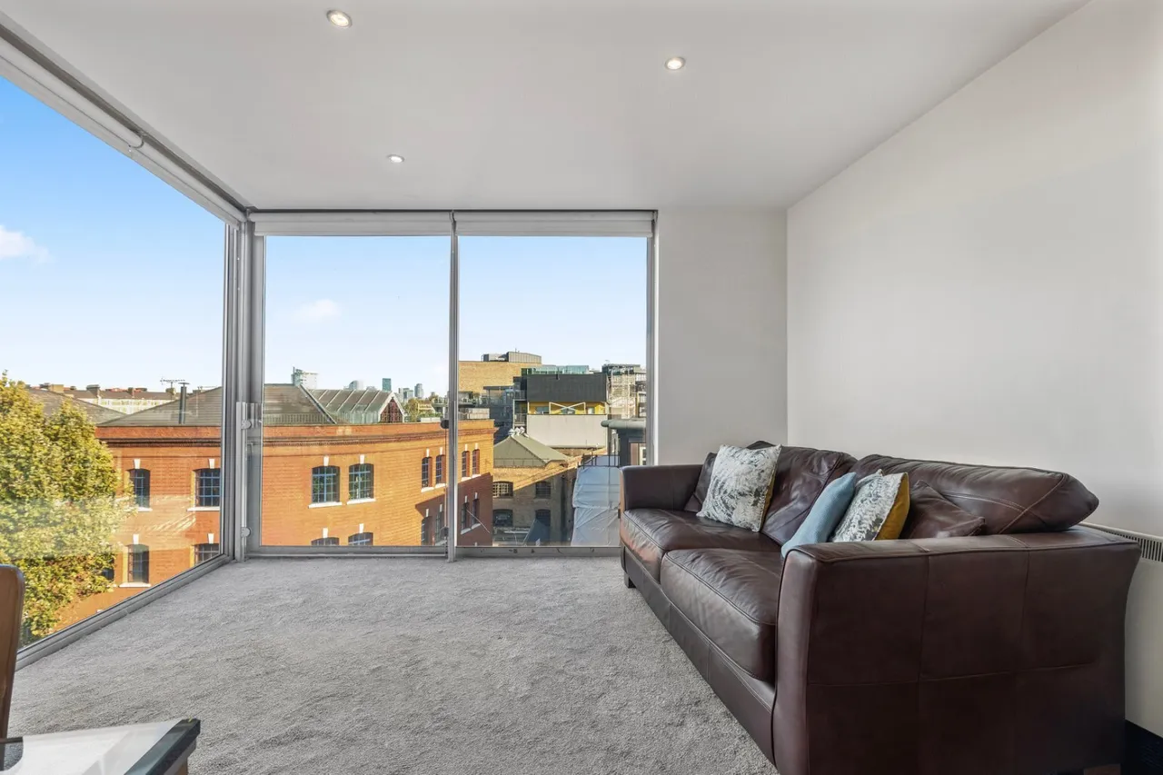 2 bed flat to rent, Tower Bridge Road, London, SE1