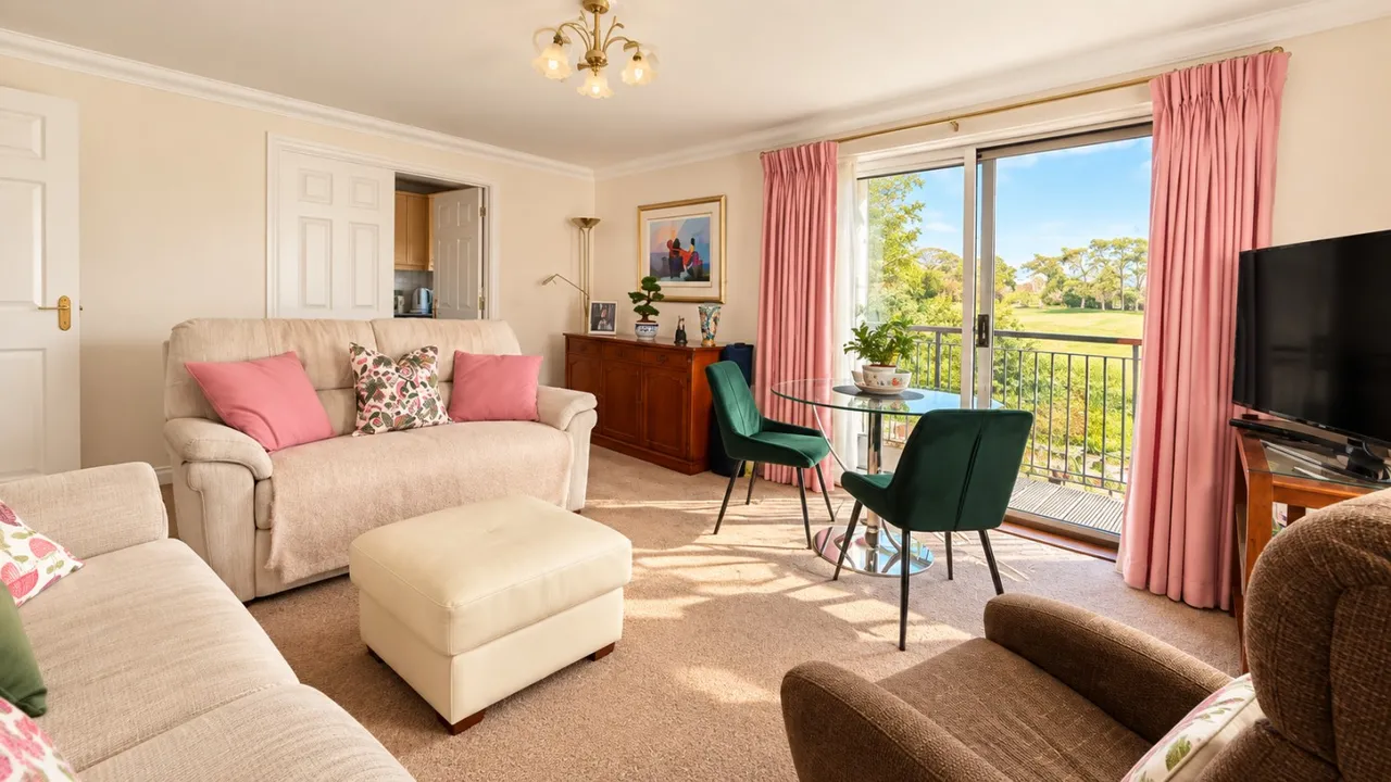 Station Road, Netley Abbey, SO31, photo 2