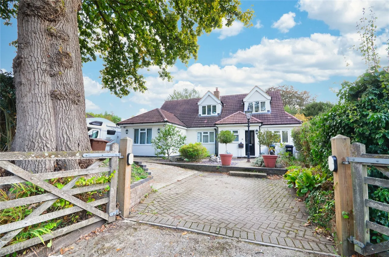 4 bed house for sale, Racecourse Road, Dormansland, RH7