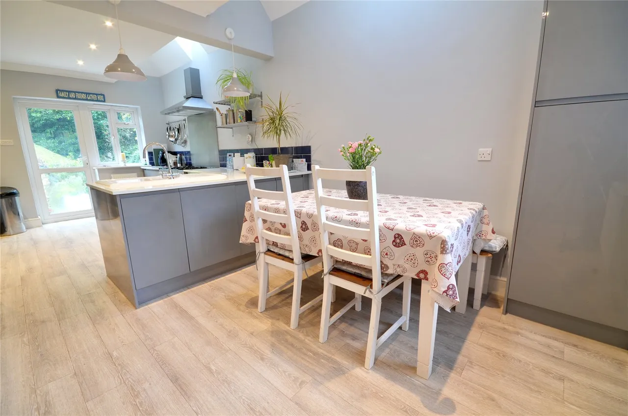 Racecourse Road, Dormansland, RH7, photo 2