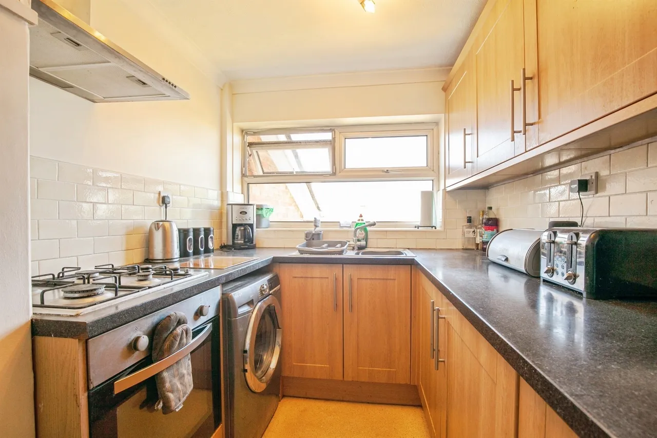 Paddockhall Road, Haywards Heath, RH16, photo 3