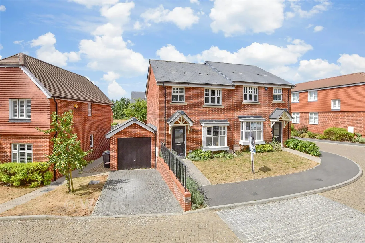 3 bed house for sale, Bermelie Fields, Barming, ME16