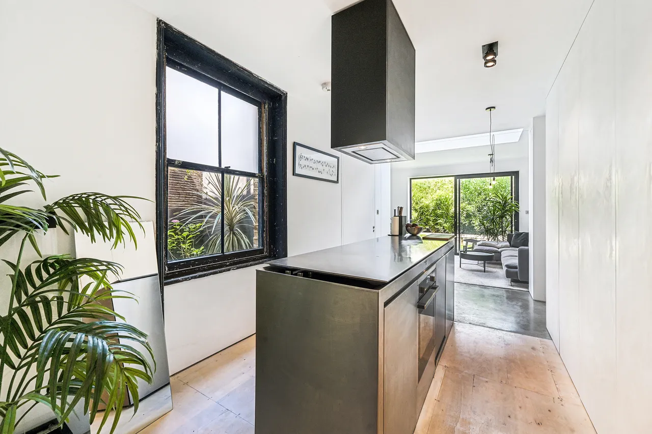 2 bed flat to rent, Airedale Road, Ealing, W5