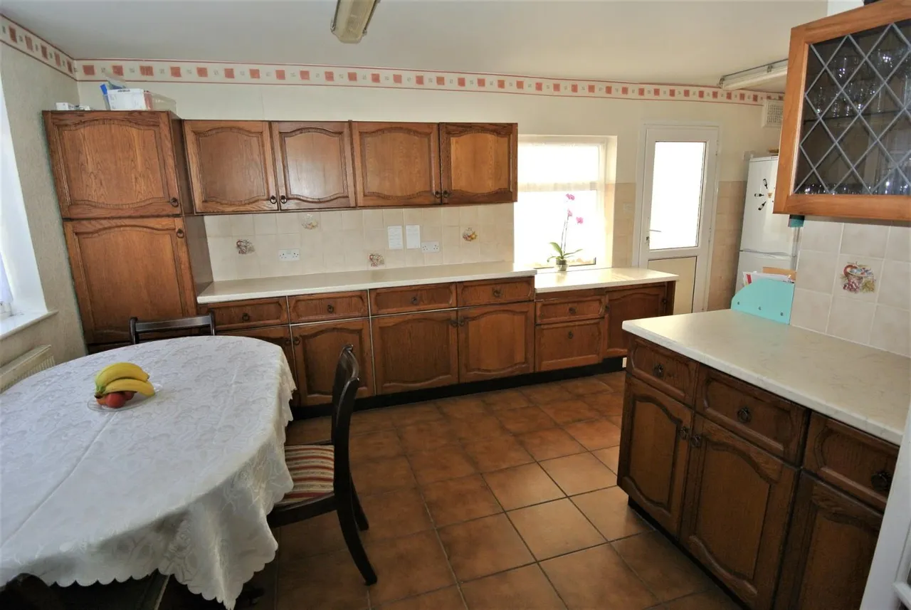 Harlington Road East, Feltham, TW14 0AA, photo 7