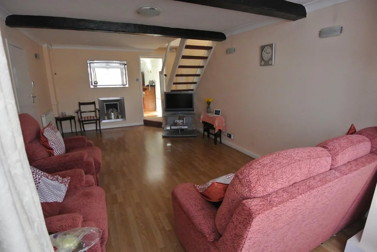 Harlington Road East, Feltham, TW14 0AA, photo 4