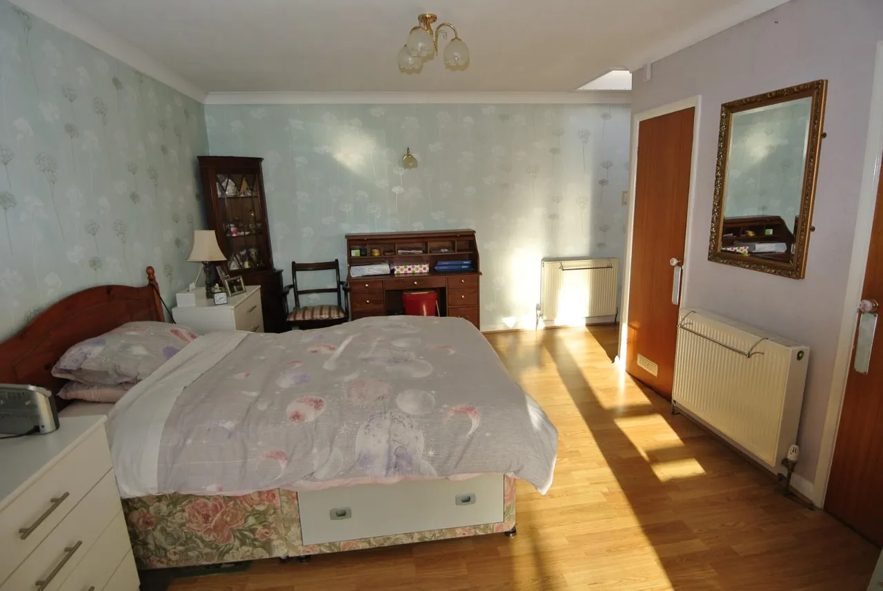 Harlington Road East, Feltham, TW14 0AA, photo 9