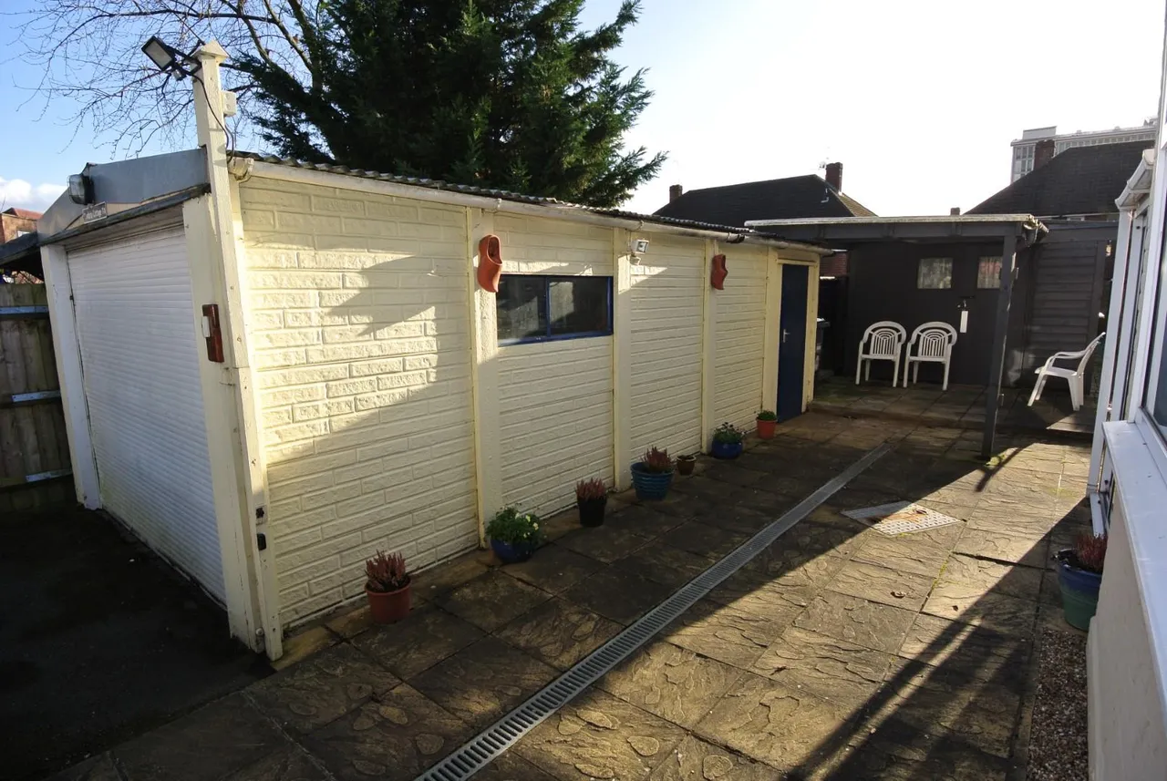 Harlington Road East, Feltham, TW14 0AA, photo 15