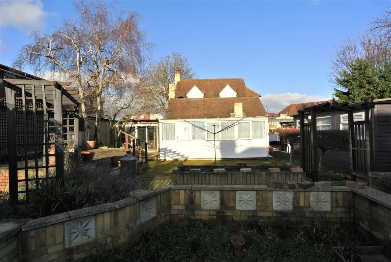 Harlington Road East, Feltham, TW14 0AA, photo 2