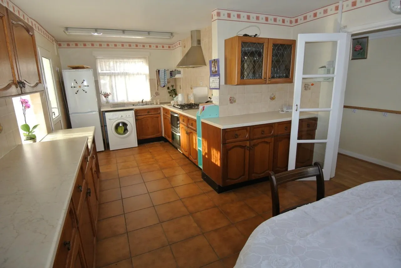 Harlington Road East, Feltham, TW14 0AA, photo 6