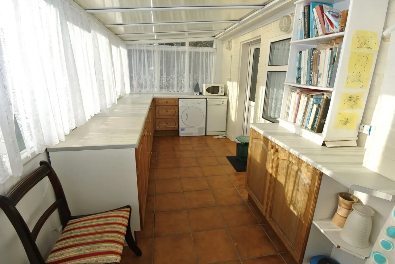 Harlington Road East, Feltham, TW14 0AA, photo 8