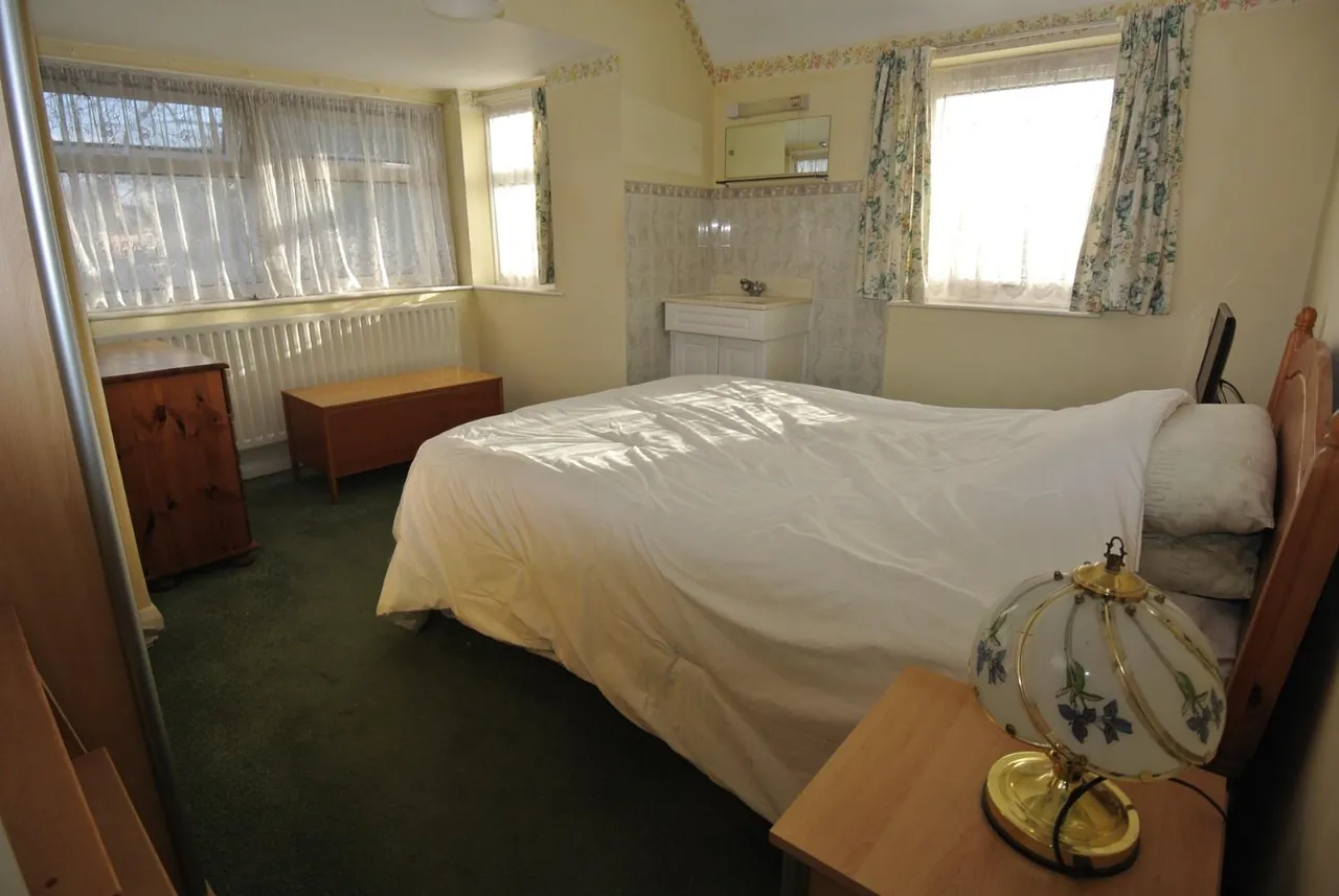 Harlington Road East, Feltham, TW14 0AA, photo 12