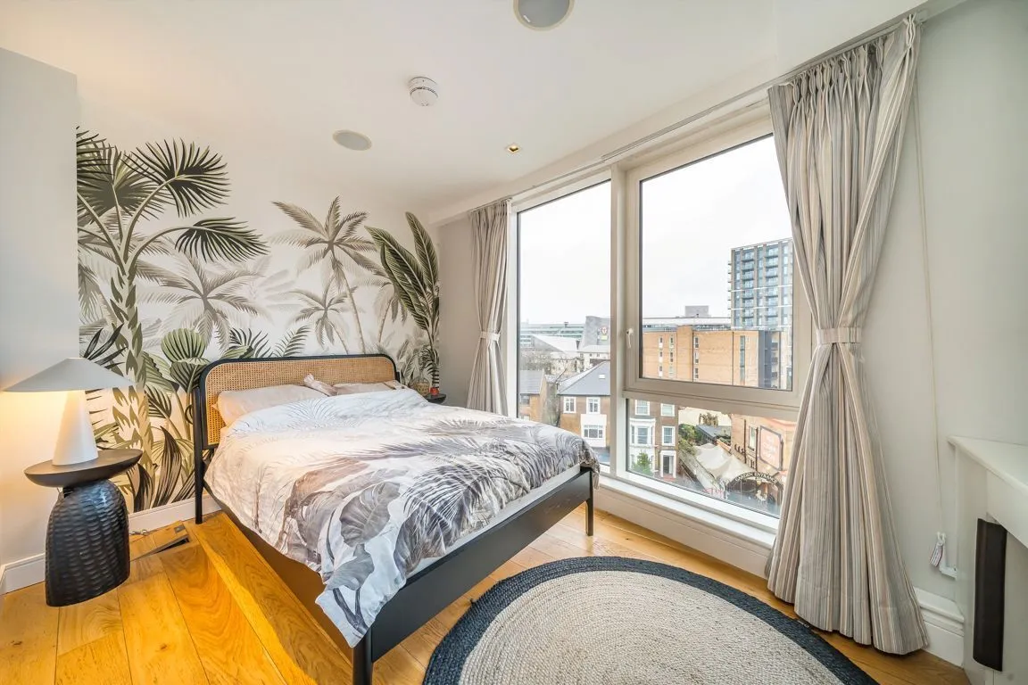 Kew Bridge Road, TW8, photo 8