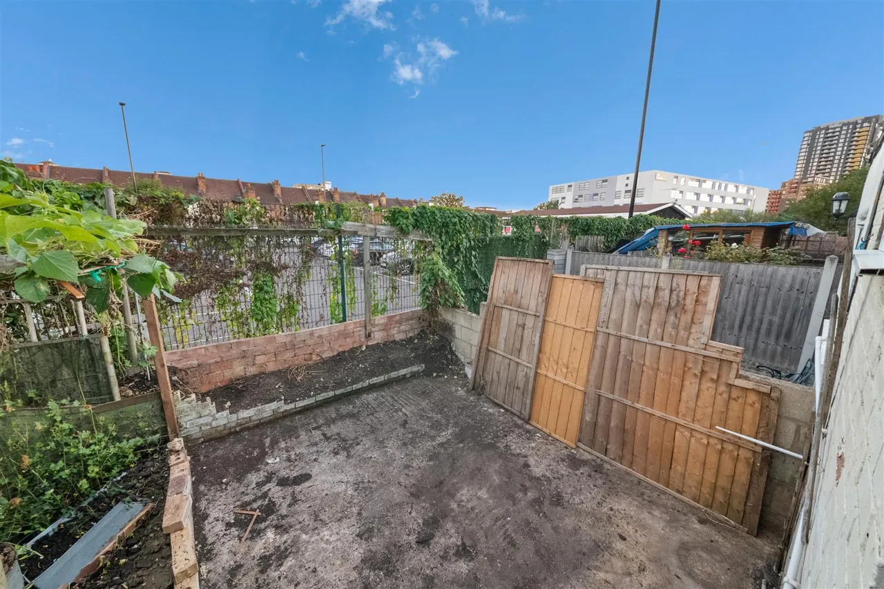 Myrtle Road, Hounslow, photo 8
