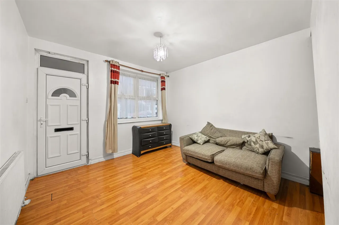 Myrtle Road, Hounslow, photo 3
