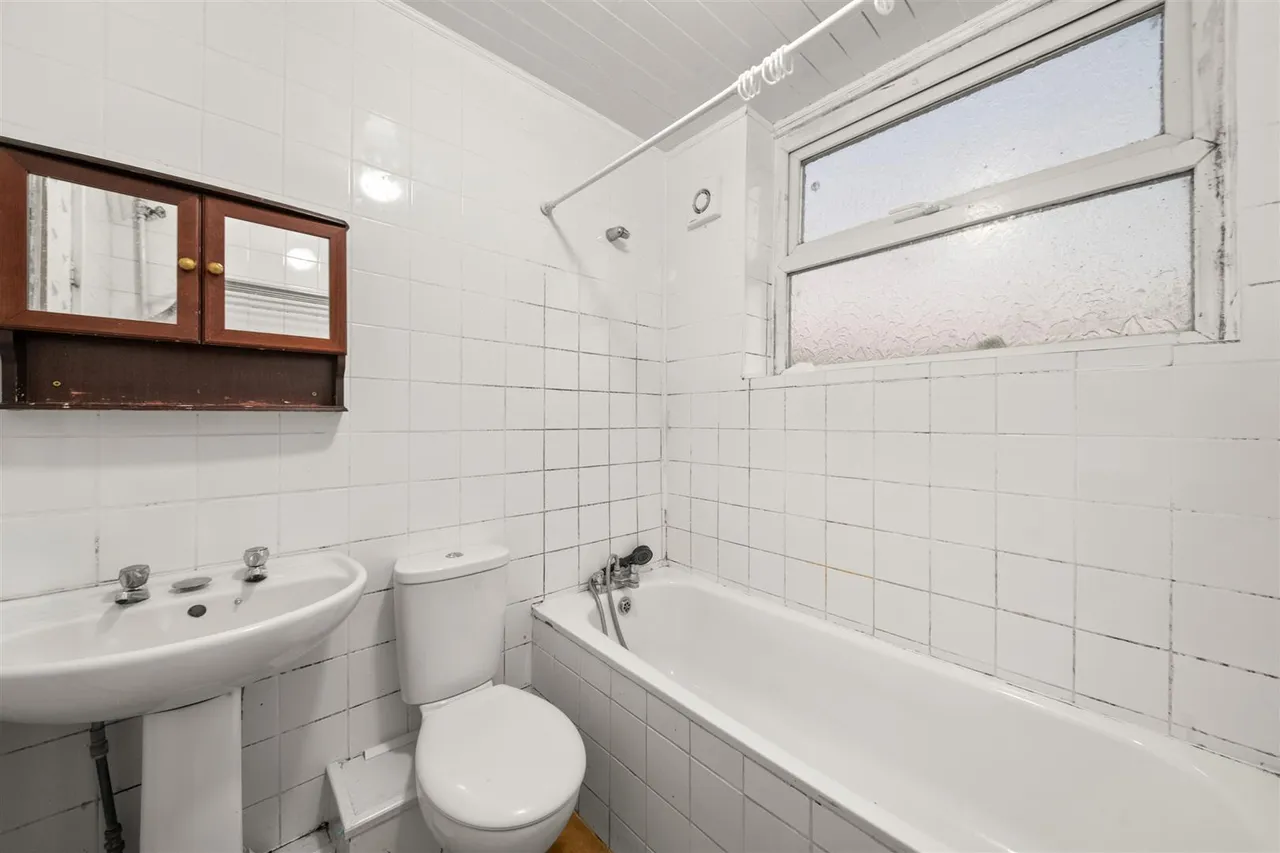 Myrtle Road, Hounslow, photo 7