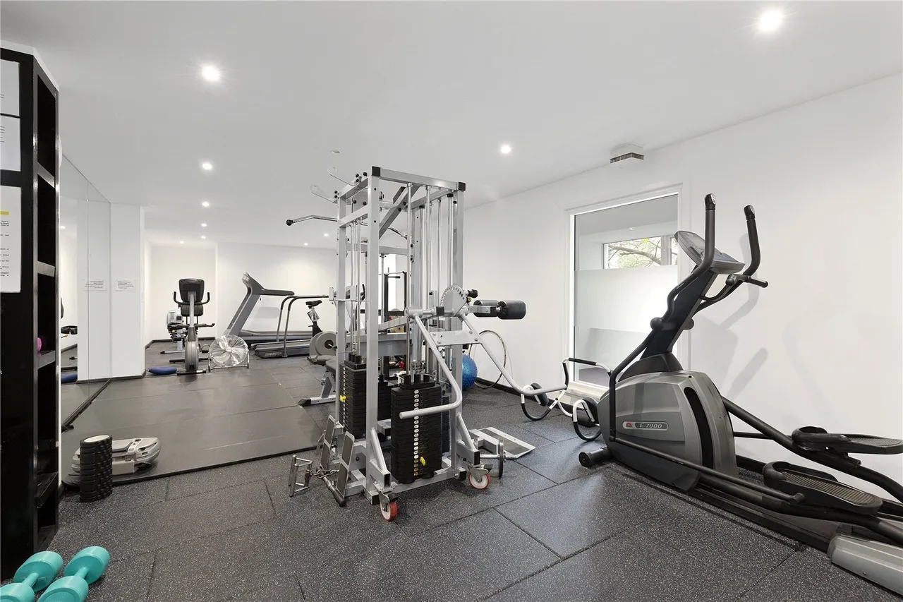 Kew Bridge Road, Brentford, TW8, photo 11