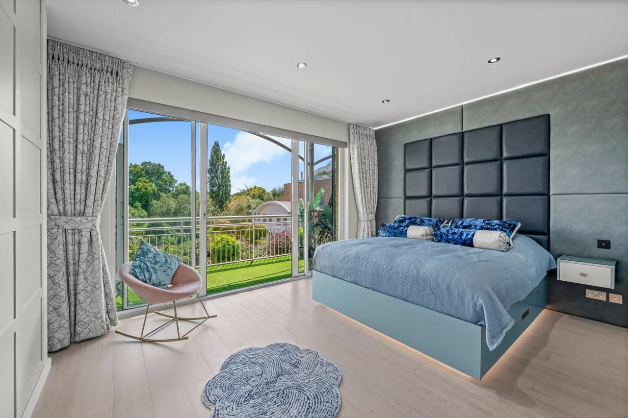 2 bed flat for sale, Kew Bridge Road, Brentford, TW8