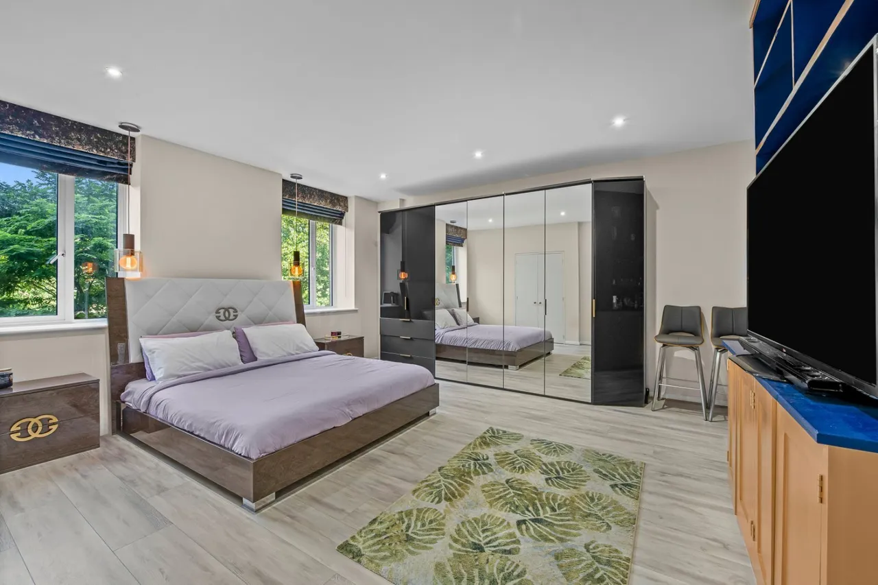 Kew Bridge Road, Brentford, TW8, photo 9