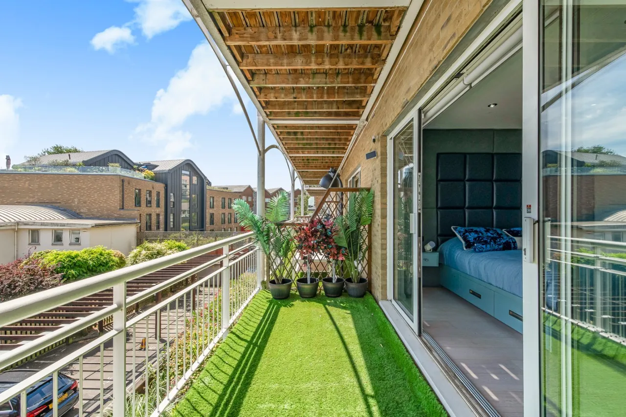Kew Bridge Road, Brentford, TW8, photo 3