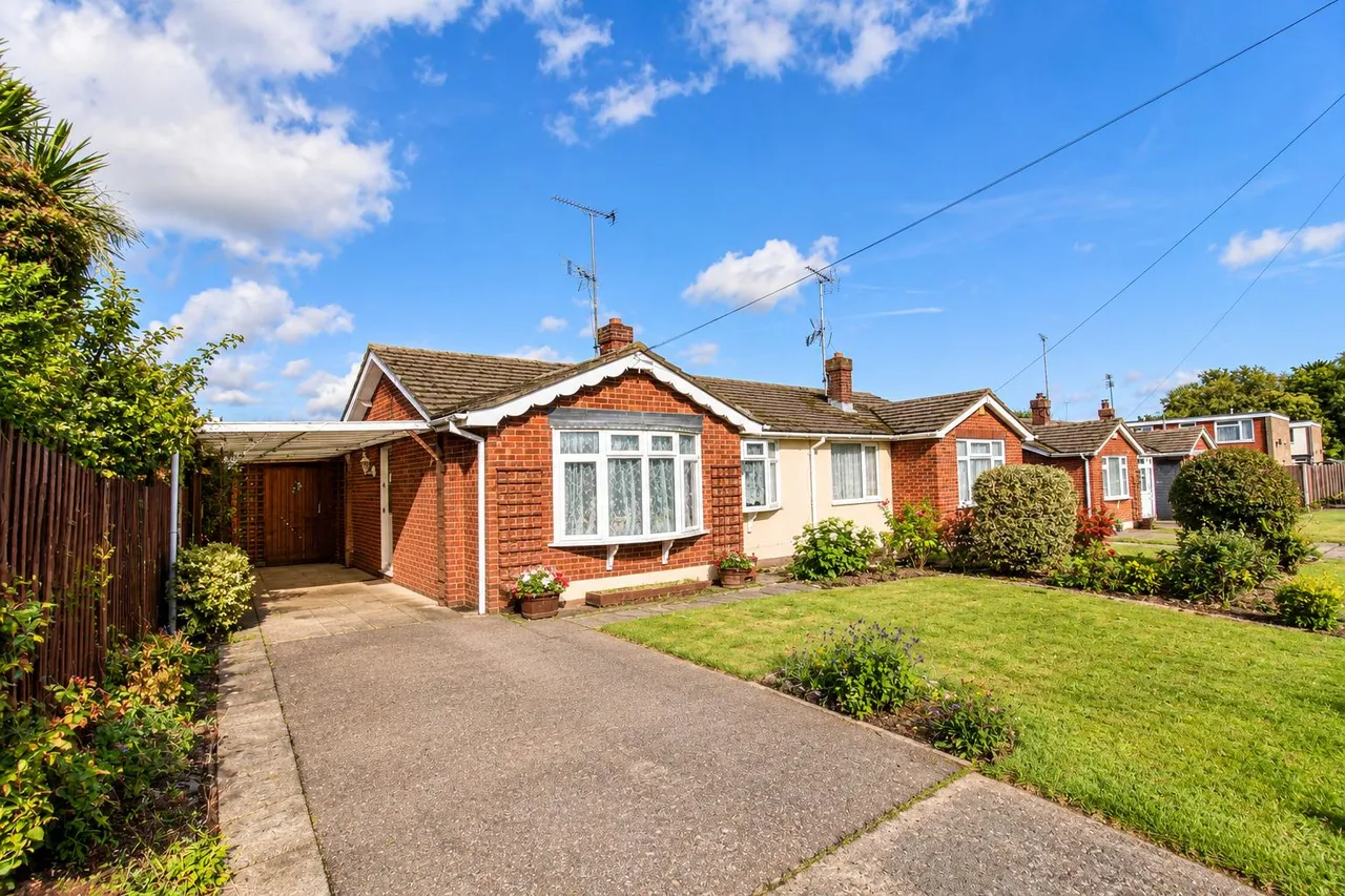 2 bed house for sale, Rettendon Gardens, Wickford, SS11