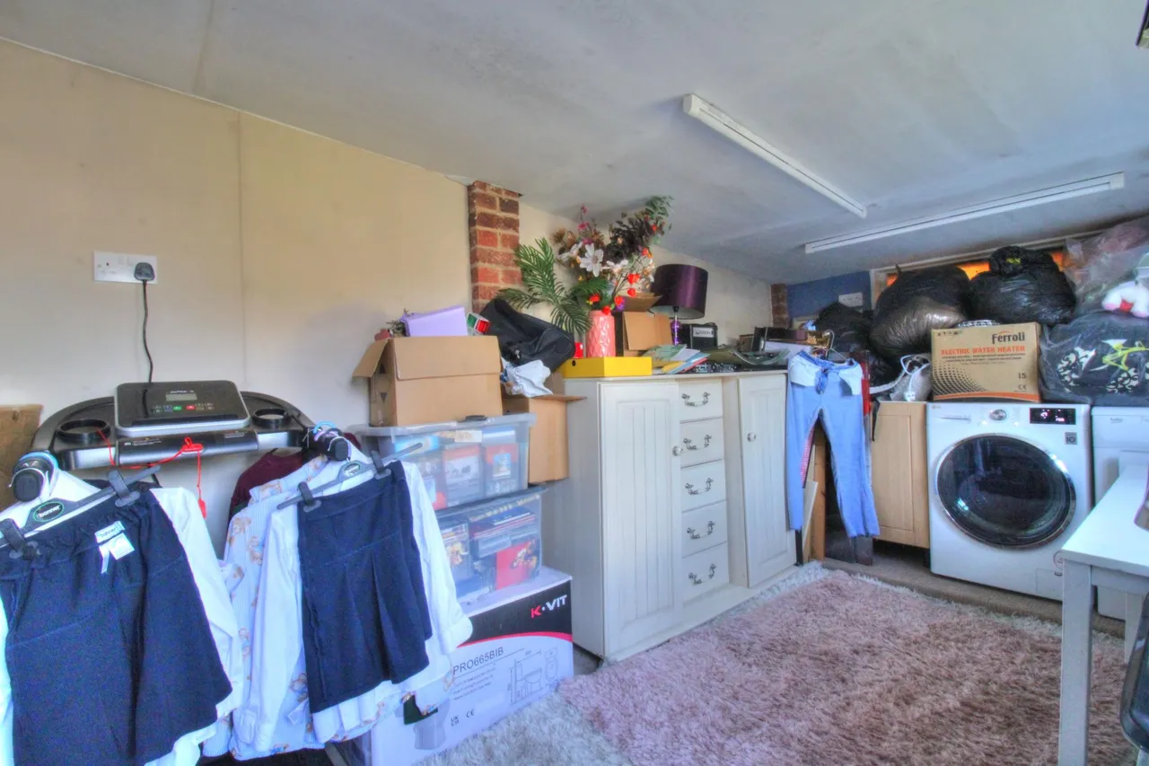 Rettendon Gardens, Wickford, SS11, photo 16