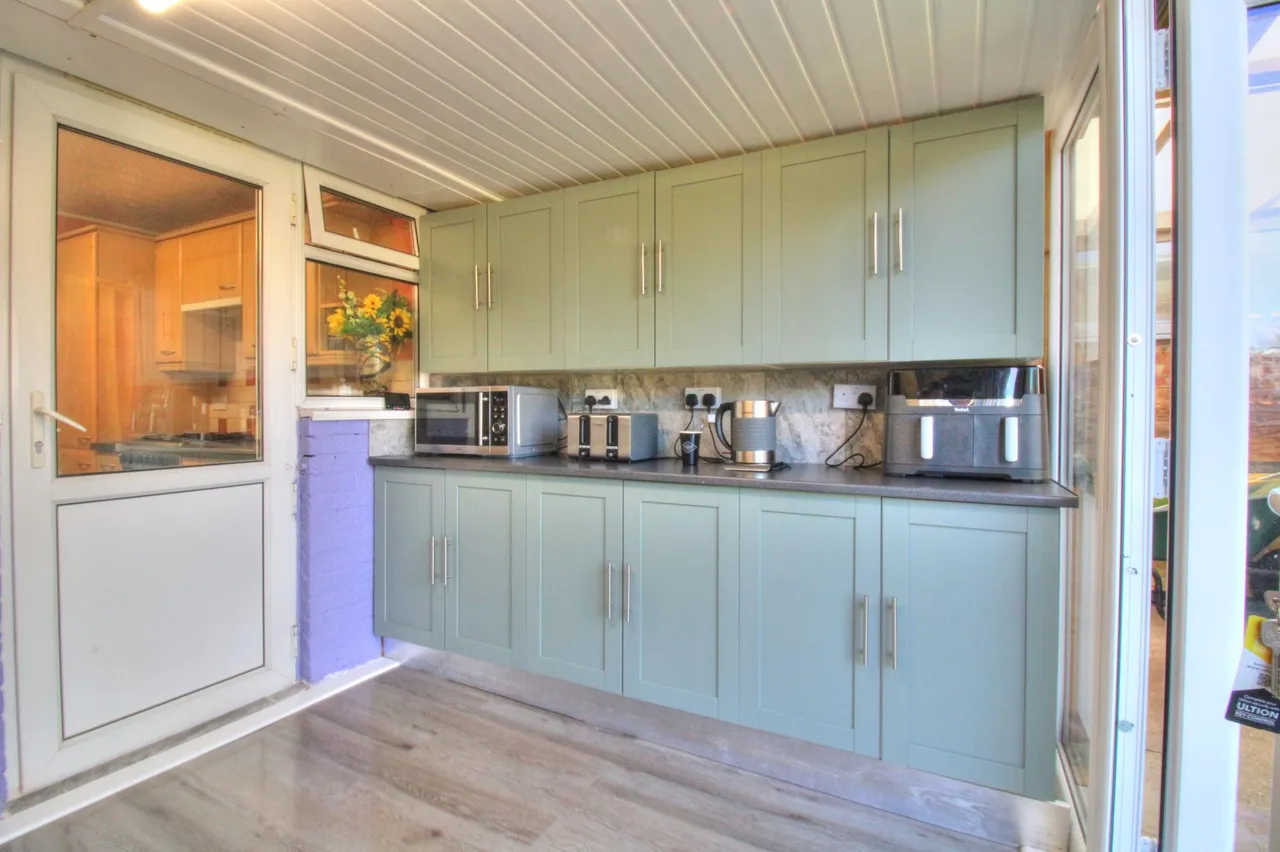 Rettendon Gardens, Wickford, SS11, photo 6