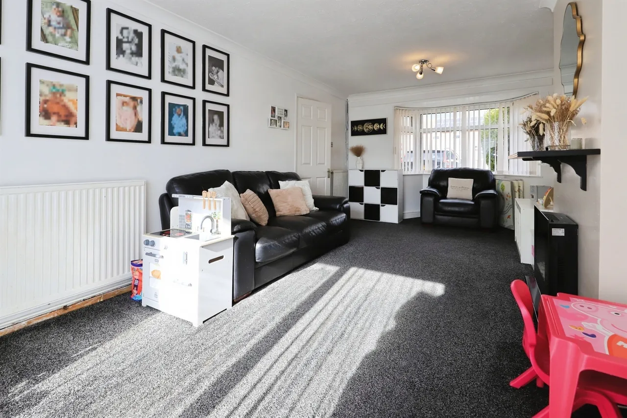 Romsey Grove, Fordhouses, WV10, photo 8
