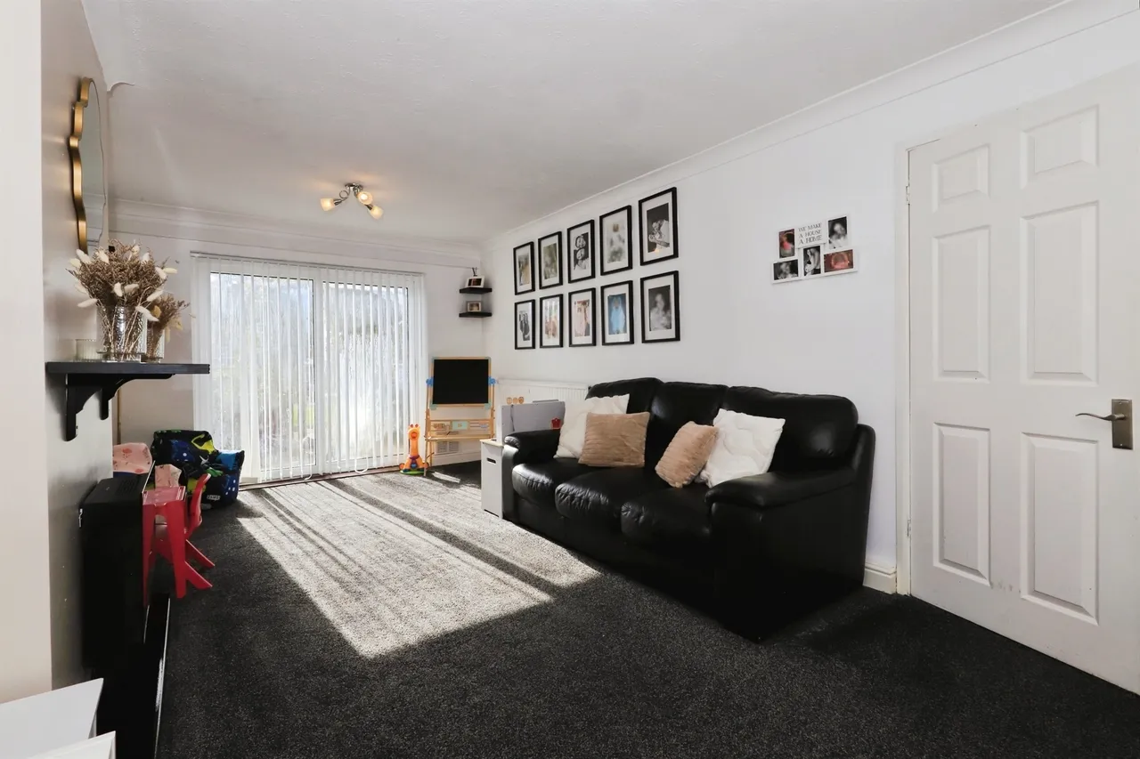 Romsey Grove, Fordhouses, WV10, photo 6