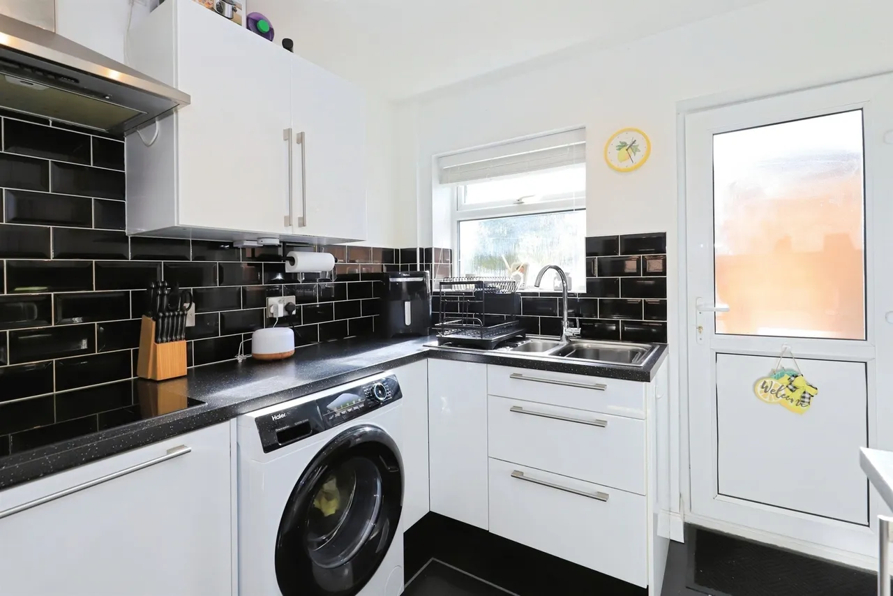 Romsey Grove, Fordhouses, WV10, photo 7