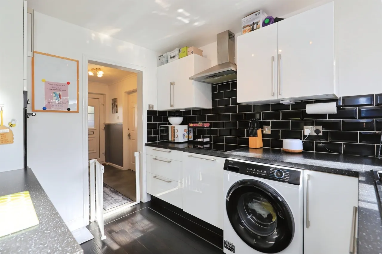 Romsey Grove, Fordhouses, WV10, photo 5