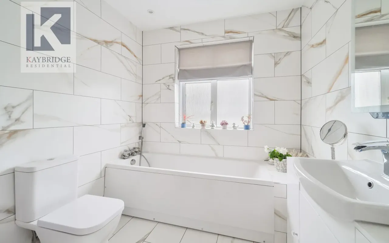 Thorndon Gardens, Epsom, KT19, photo 9