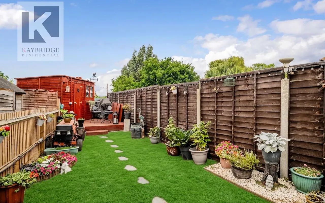 Thorndon Gardens, Epsom, KT19, photo 15