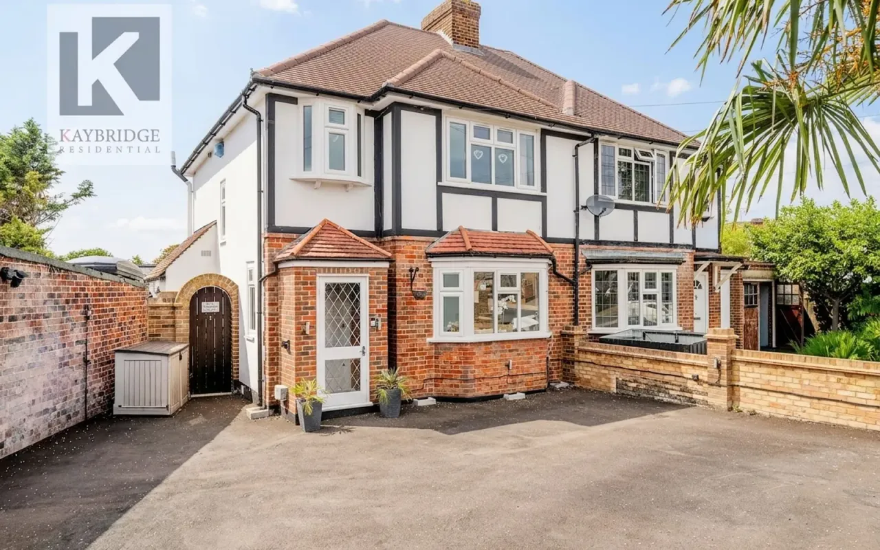 3 bed house for sale — Thorndon Gardens, Epsom, KT19